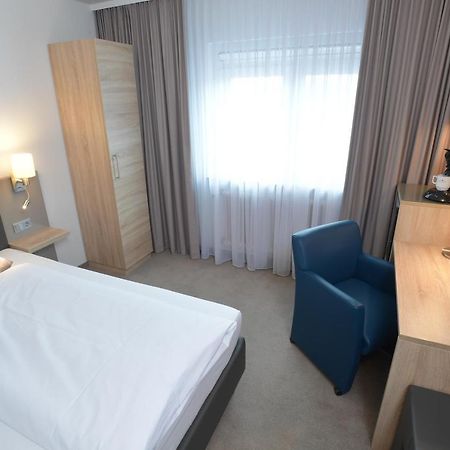 Hotel Krone Niefern-Öschelbronn Kültér fotó