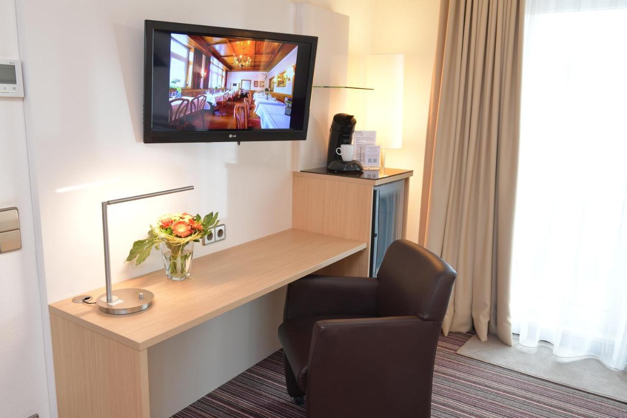 Hotel Krone Niefern-Öschelbronn Kültér fotó