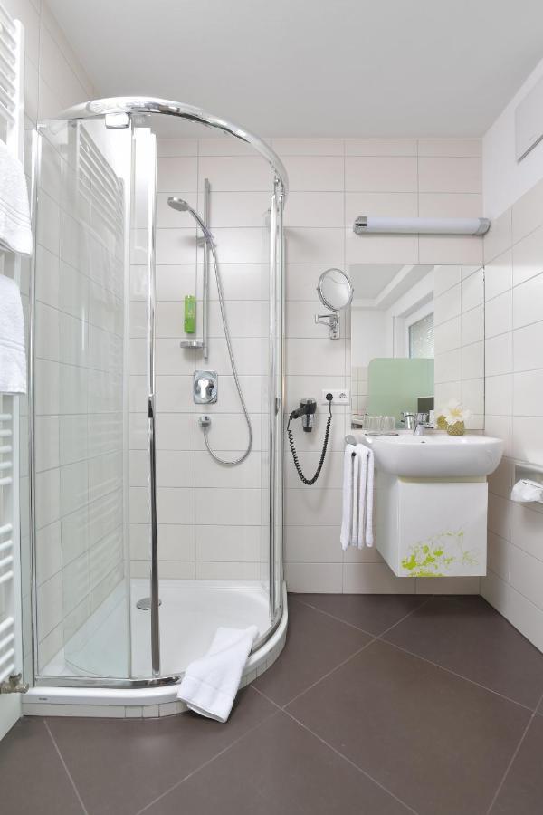 Hotel Krone Niefern-Öschelbronn Kültér fotó